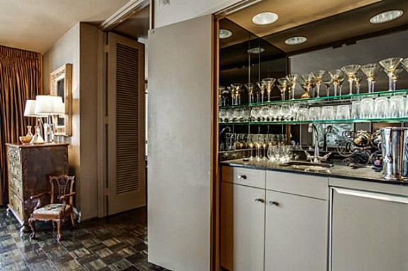 3310 Fairmount 10B Wet Bar