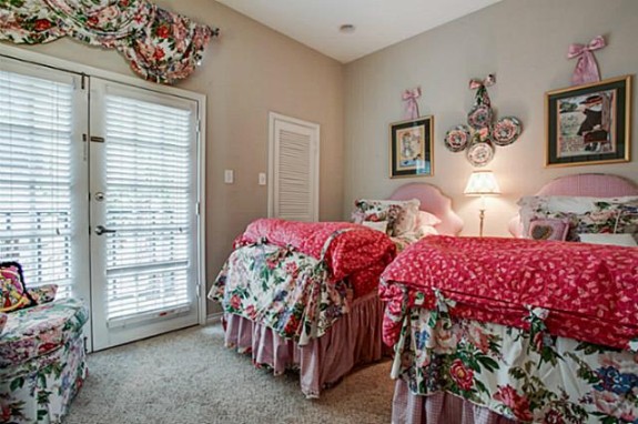 3311 Blackburn $220 bedroom