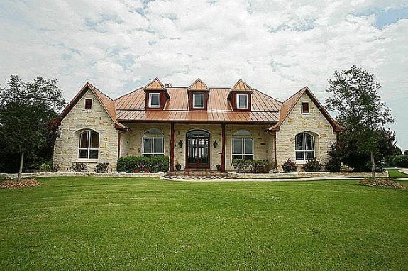 339 Town East Blvd. ext front