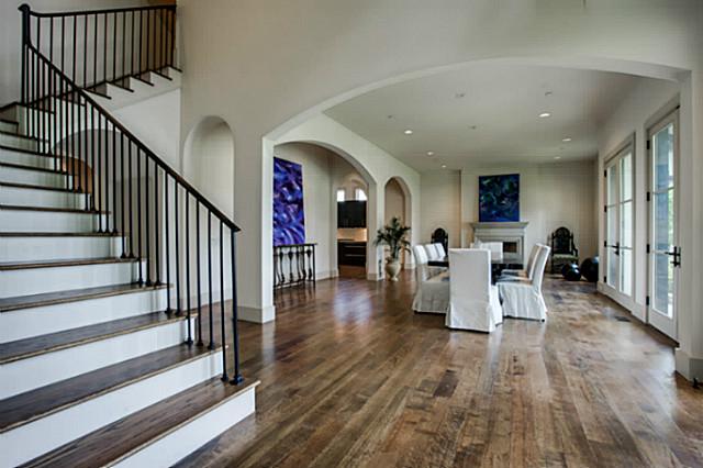 3417 Villanova foyer