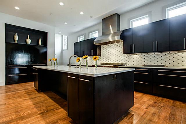 3417 Villanova kitchen