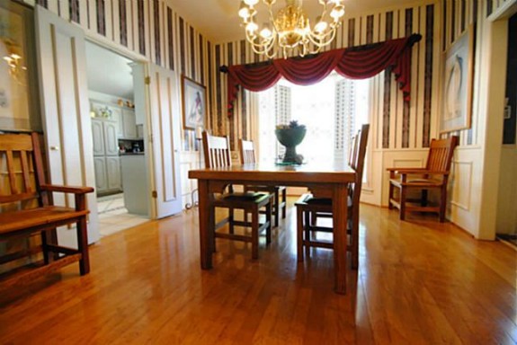 3513 Plymouth Dining