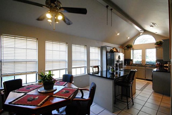 3513 Plymouth Kitchen