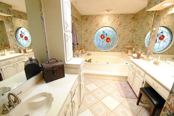 3513 Plymouth Master Bath