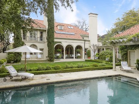 3821 Beverly pool