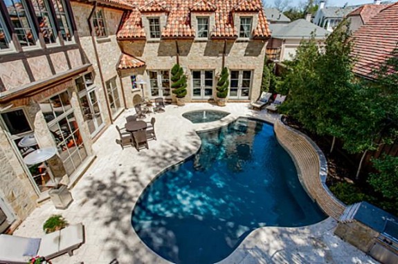 3826 Maplewood pool