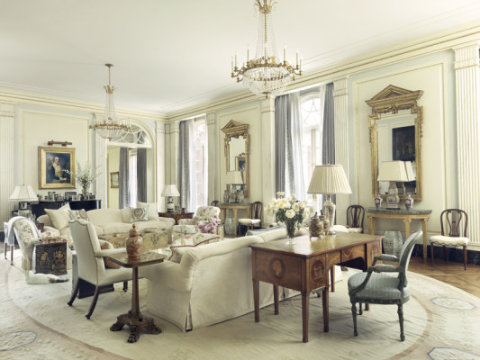 4 living room toward windows