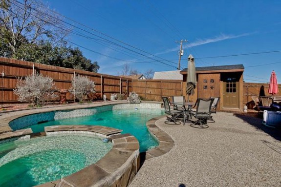 411 Montreal pool