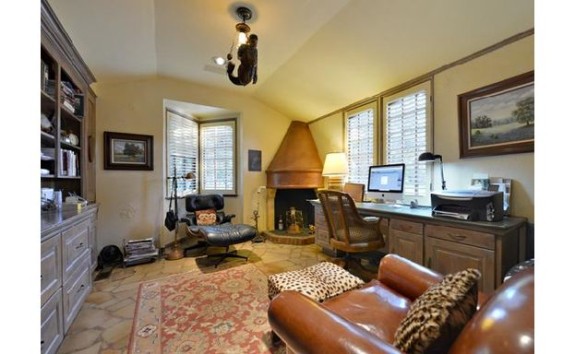 4414 Shenandoah den