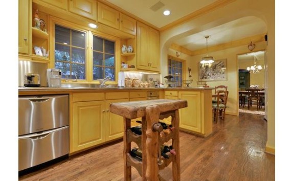 4414 Shenandoah kitchen