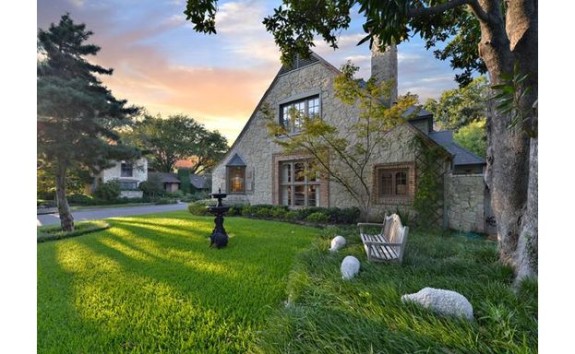 4414 Shenandoah yard