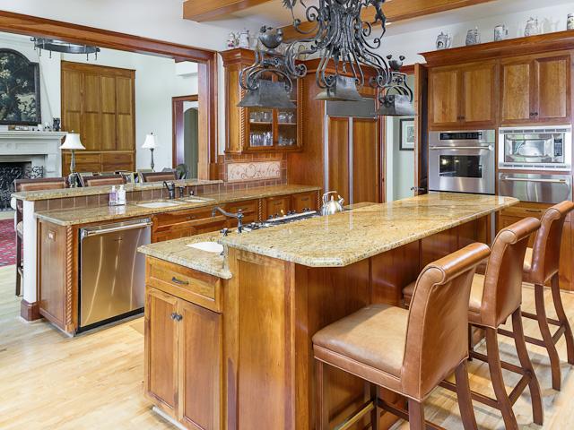 4631 Valley Ridge kitchen1