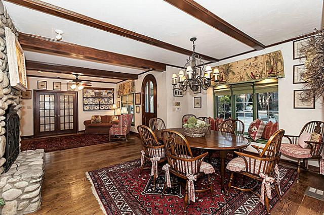 5 Stonebriar Court breakfast.keeping