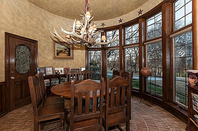5 Stonebriar Court card room