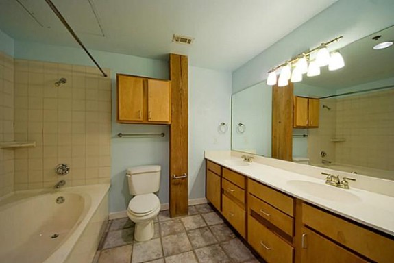 509 Elm 406 Bath 1
