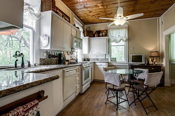 519 W. Hunt Kitchen