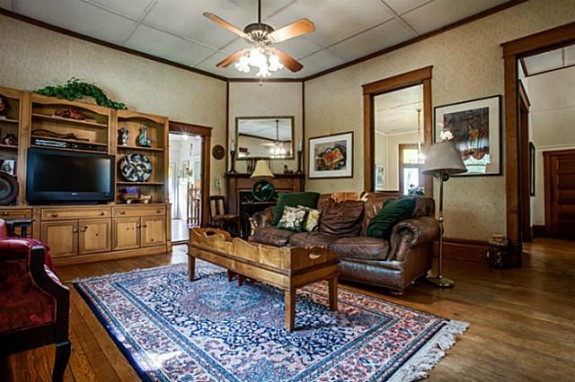 519 W. Hunt Living