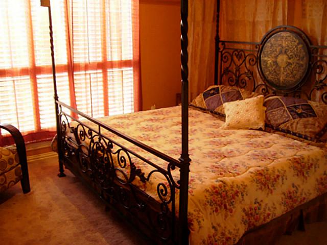 5219 Scarborough guest room