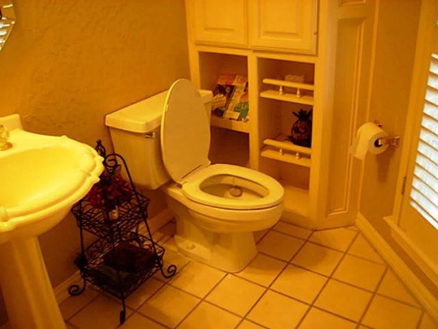 5219 Scarborough half bath