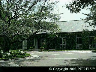 5411 Surrey Circle exterior