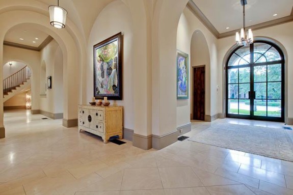 5625 Netherland Foyer
