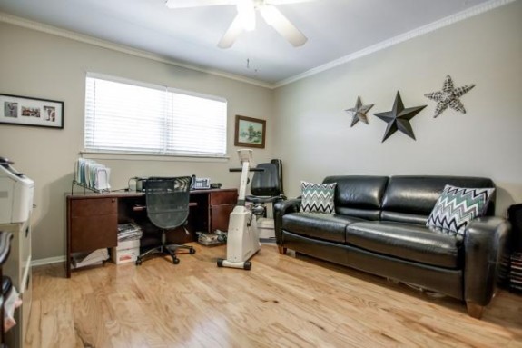 5818 E University 2nd bed