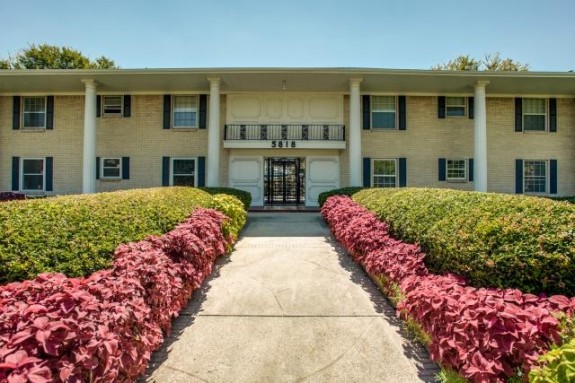 5818 E University ext