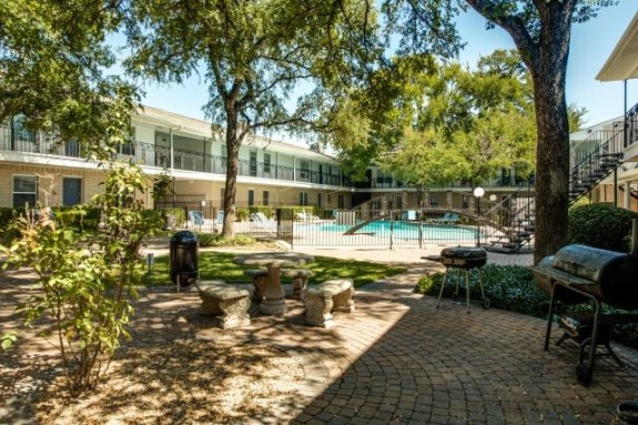5818 E University pool