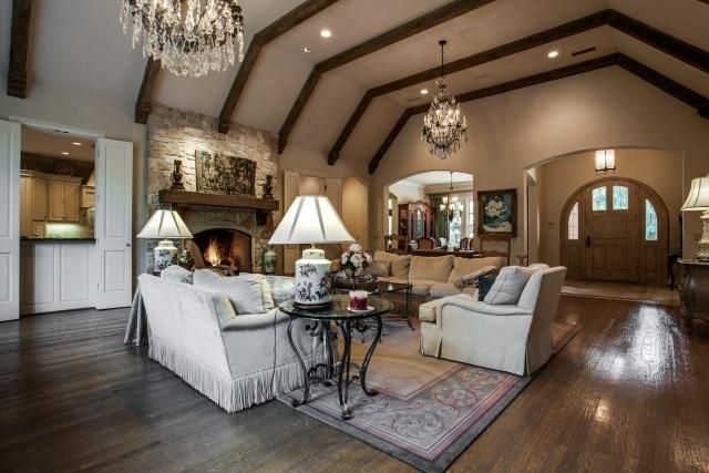 6 Nonesuch foyer