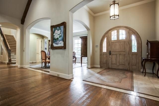 6 Nonesuch foyer