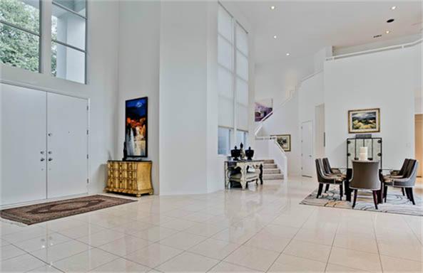 6309 Wilderness foyer
