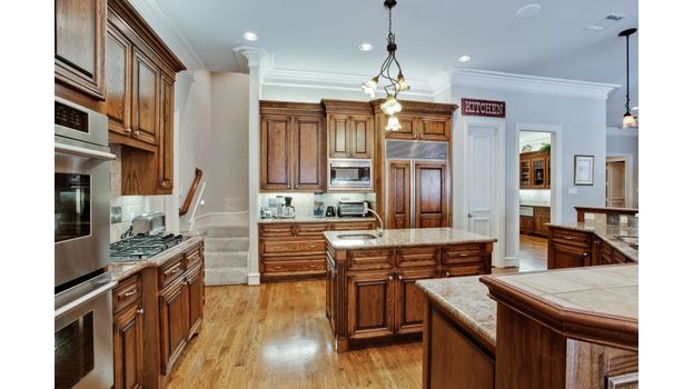 6414 Deloache Kitchen