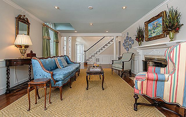 6928 Lloyd Valley LR