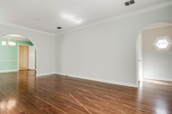 6939 San Mateo Living 1