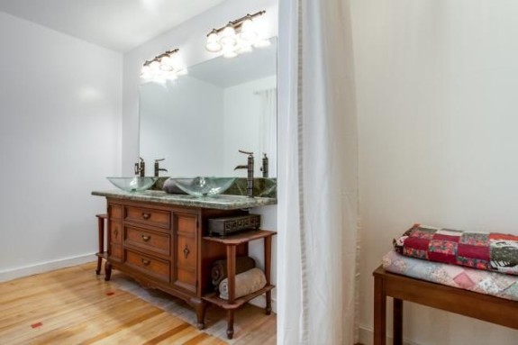 7125 haverford master vanity