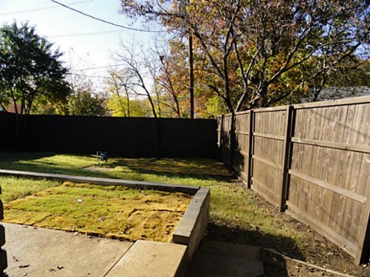 821 Peavy Backyard