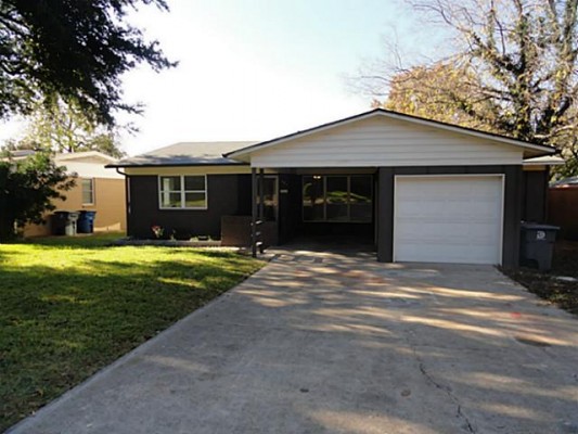 821 Peavy Road Front