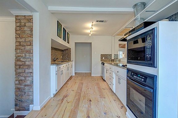 9003 Groveland Kitchen