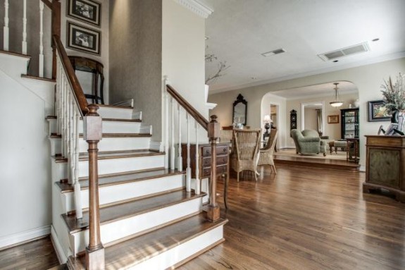 9520 Lake Highlands Entry