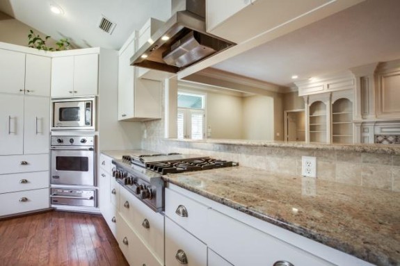 9623 Windy Terrace Kitchen 2