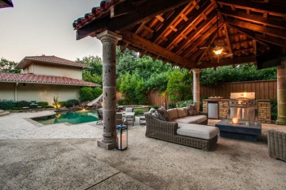 Lindhurst Pool Cabana