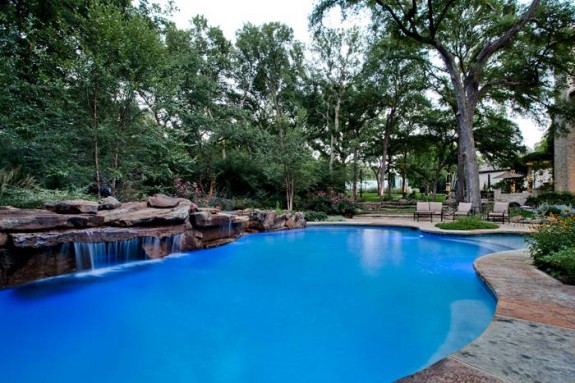 M Mansion pool