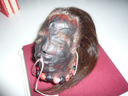 Rhonda & Shrunken Head 015