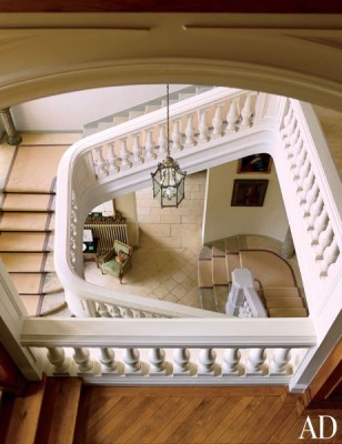 item8.rendition.slideshowWideVertical.timothy-corrigan-15-stairwell-chateau-du-grand-luce-extra
